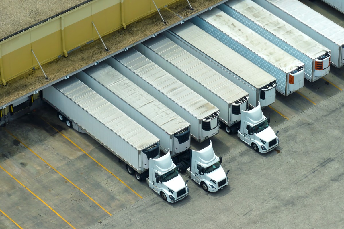 LTL shipping Los Angeles - A busy logistics hub in Los Angeles showcasing trucks and shipping containers, representing LTL shipping in Los Angeles.